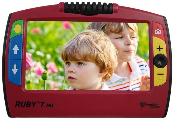Produktfoto Ruby 7 vergrößert ein Foto mit zwei Kindern