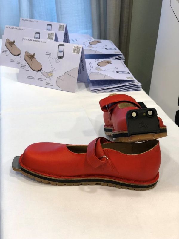 Produktfoto Rote Schuhe mit InnoMake