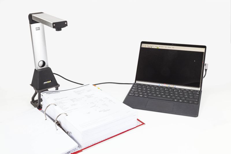 ZEN MAX attached to a laptop caputring a large folder_web