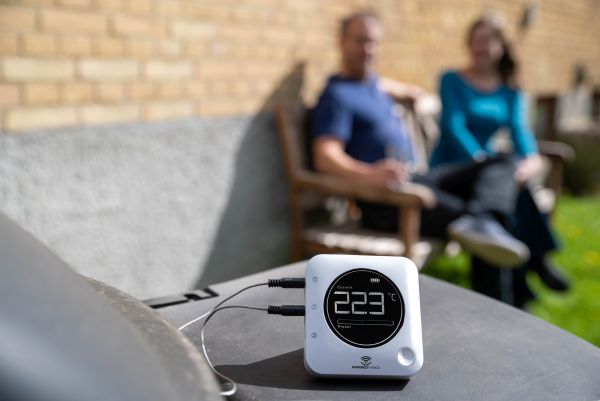 Ikonn-Küchenthermometer mit Grill draußen